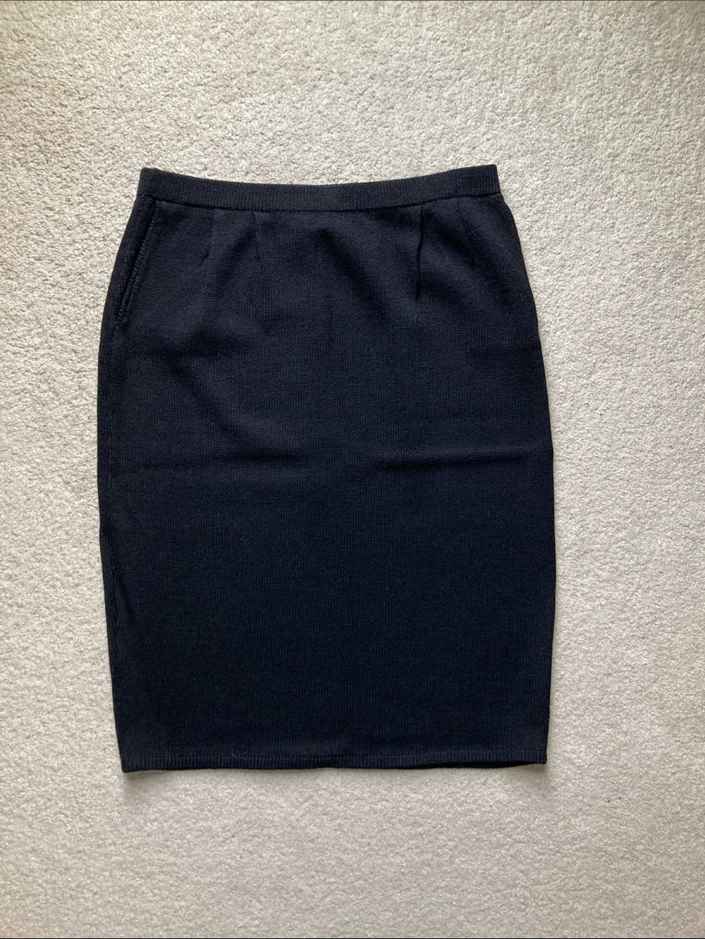 St. John Sportswear black skirt with pockets